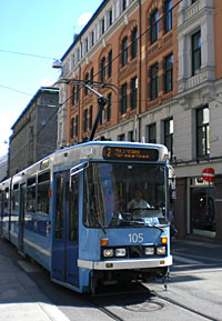 Trikken in den engen Straßen der Osloer Altstadt
