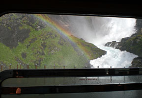 selten: der Perron am Kjosfossen ohne Touristen