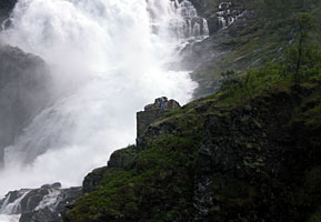 Wasser und Musik am Kjosfossen