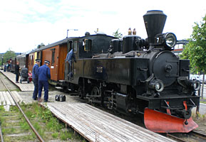 Museumspersonenzug, bespannt mit Nr. 7 "PRYDZ"