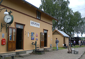 Nachbau des ehemaligen Bahnhofsgebäudes aus dem 28 km entfernten Bjørkelangen