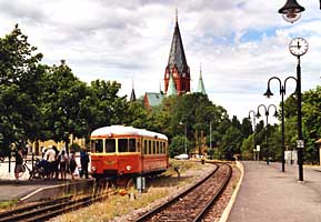 vor der Kulisse der S:t Petry kyrka