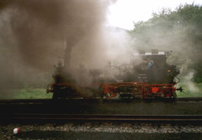 Lok 99 568 Pfingsten 2002 im Bahnhof Steinbach