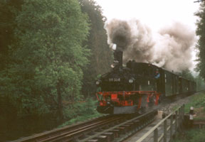 99 568 auf der längsten Brücke (25 m Spannweite)