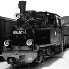 99 4511 steht noch kalt in Steinbach (August 2000)