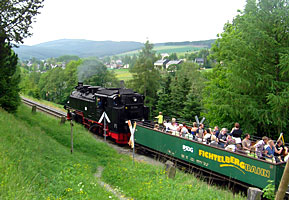 Bei Unterneudorf unterwegs mit SDG/Fichtelbergbahn