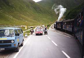 Provisorische Ampeln stoppen den Verkehr auf der Fernverkehrsstraße 19 (2000)