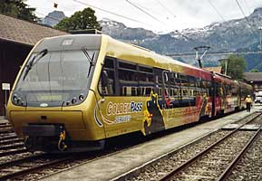 Moderner Zug in Lenk (2005)