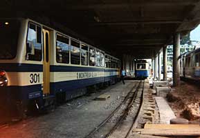 Bahnhof der drei Spurweiten und der Bauarbeiter (1996)