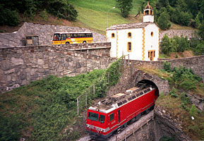 Man könnte denken, der Zug verläßt einen Tunnel...