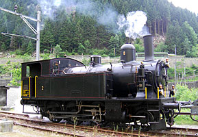 im Wechsel soll auch eine E 3/3 (Baujahr 1899) der Oensingen-Balsthal-Bahn AG zum Einsatz kommen