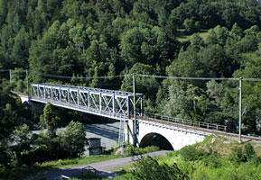 Rheinbrücke kurz vor dem Zusammenfluß von Vorder- und Hinterrhein